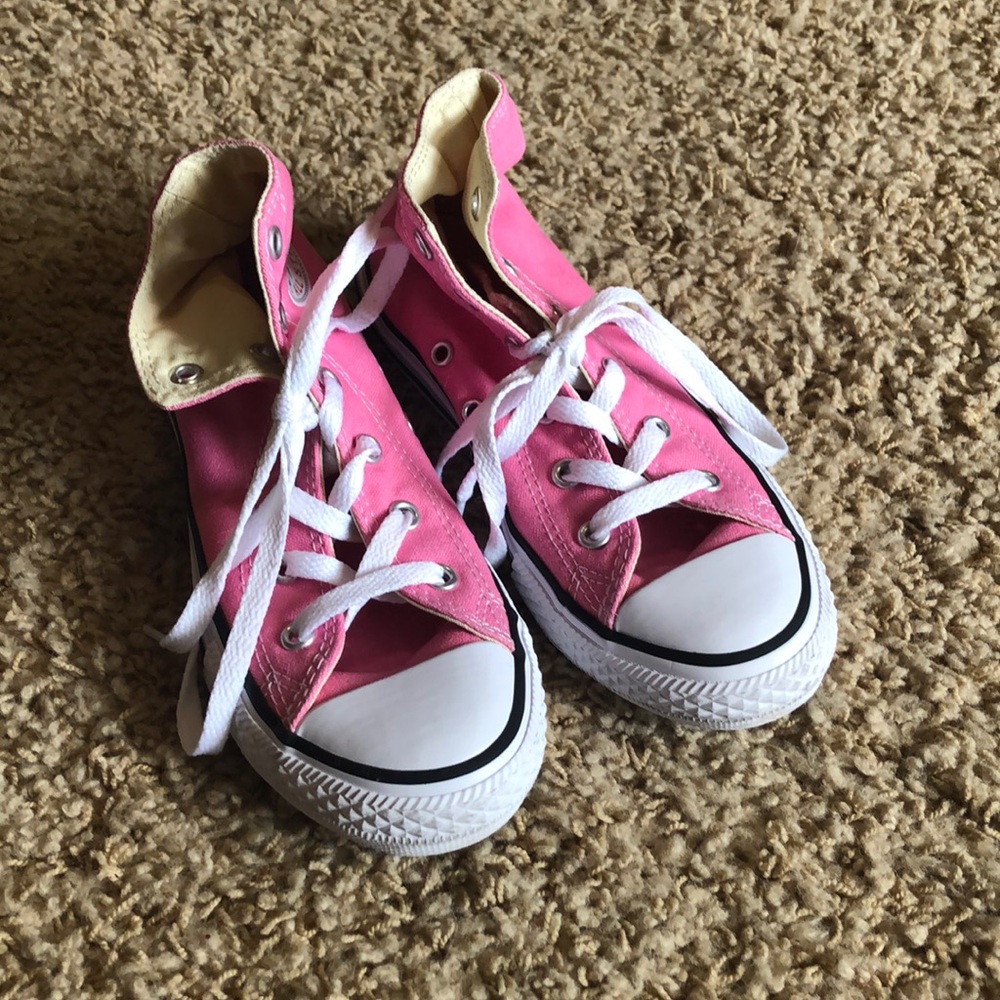 Girls Converse Chuck Taylors high top sz 1.5